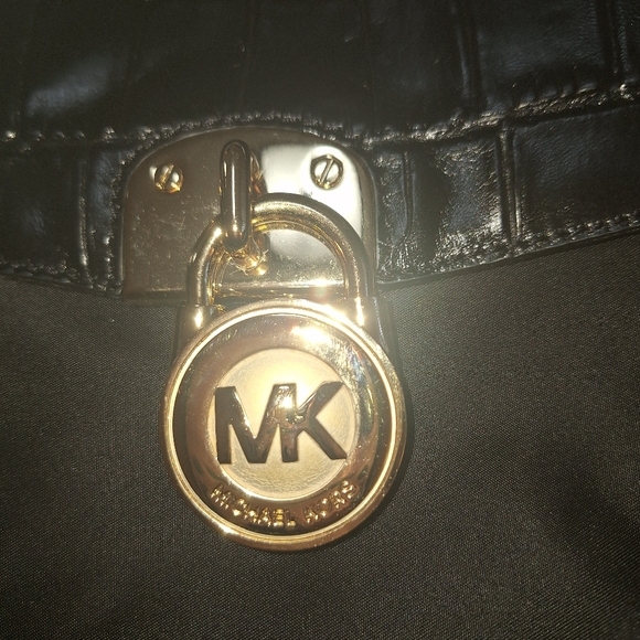 Michael Kors Black Shoulder Bag & Gold Accents NWT - Picture 8 of 9